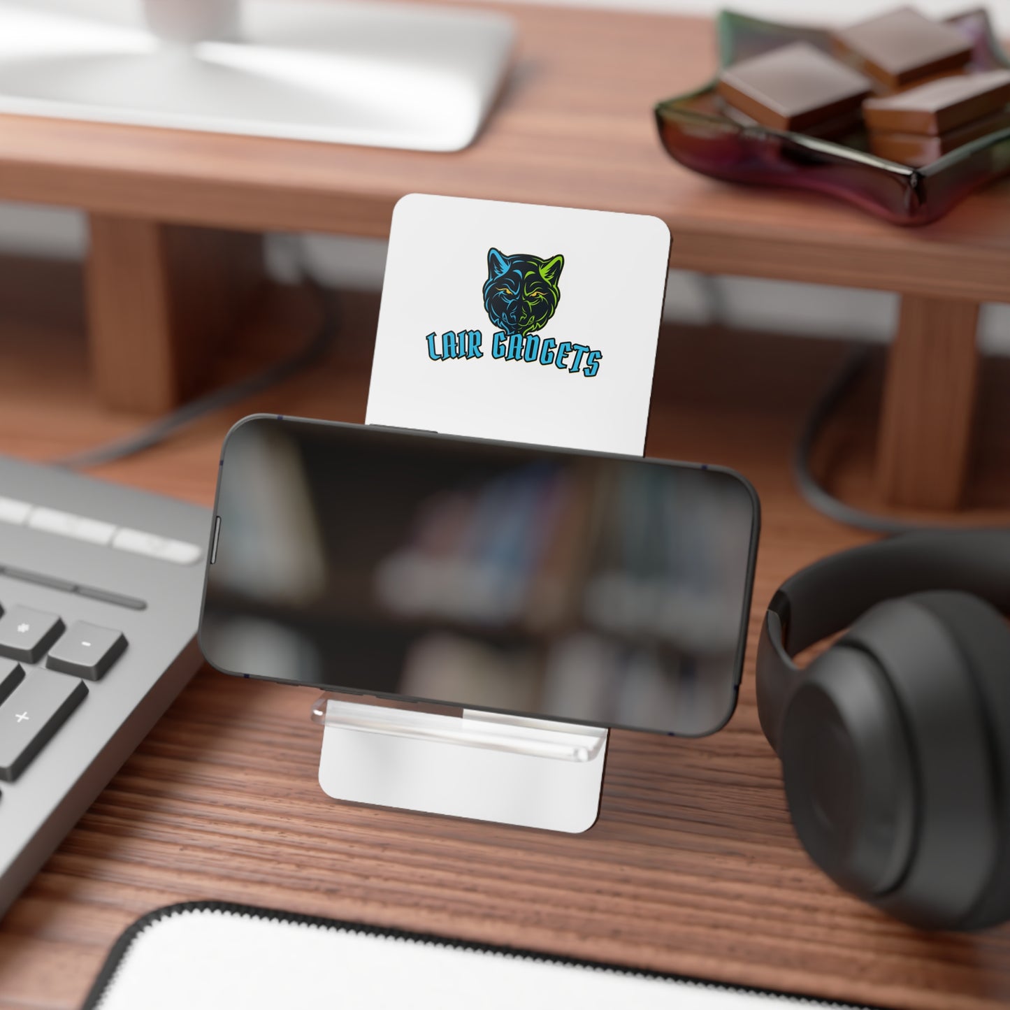 Lair Gadget Mobile Display Stand for Smartphones, Elegant Desk Accessory for Easy Viewing